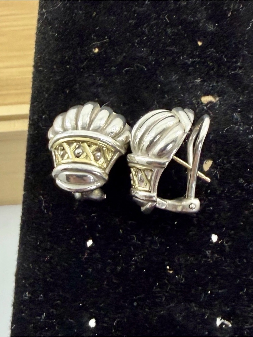 LAGOS CAVIAR Sterling & 18K Yellow Gold Ribbon Dome Criss Cross Post Earrings - Picture 3 of 12